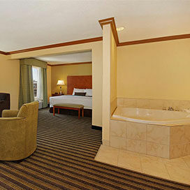 Best Western Plus Seawall Inn & Suites by the Beach suite king bed and jetted tub